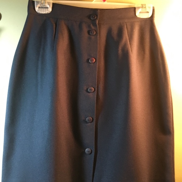 Short Skirt - Picture 2 of 7